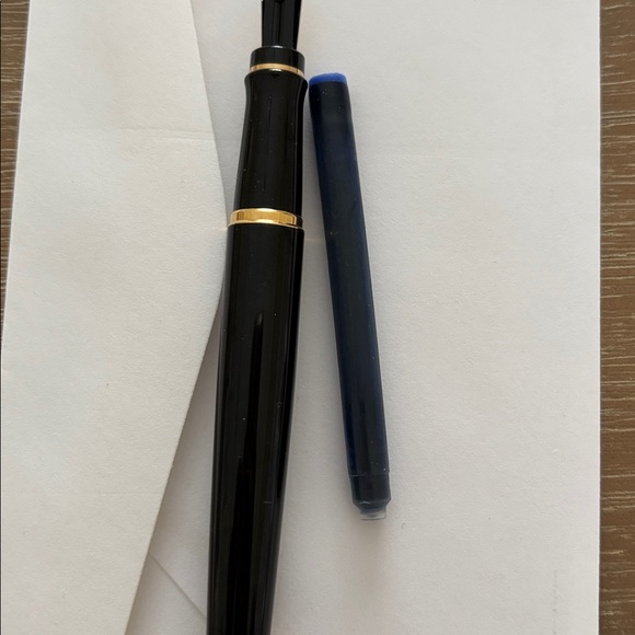 Waterman Expert Fountain Pen in Black with Gold Trim NEW - Picture 16 of 16